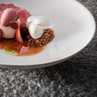 Caramelized white chocolate   rhubarb   french strawberry   fig leaf pieter d'hoop