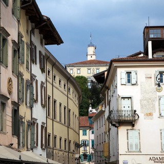 Udine scorcio del castello da piazza s. giacomo s%cc%a7foto luigi 