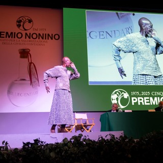 1117  la danza di germaine acogny dedicata a benito nonino