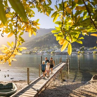 Family walking on pier queenstown gardens 9  e26e56ce 6e52 4c1e 9e2f 2cfcfcb3bca9