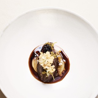 6. esterhazy deer with a lot of elderberries