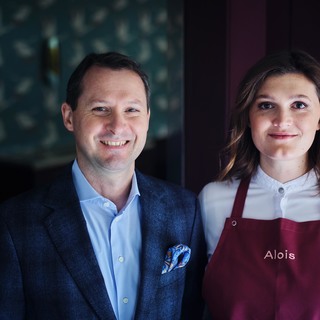 Alois dallmayr fine dining restaurantleiter sommelier julien morlat und ku%cc%88chenchefin rosina ostler davidmaupile%cc%81