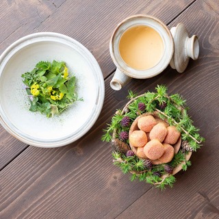 Insalata primaverile topfnudeln e salsa choron e siero