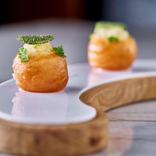 Nelita beignet  pimenta de cheiro  vinagrete de verdes cre%cc%81dito estu%cc%81dio mio%cc%81 1